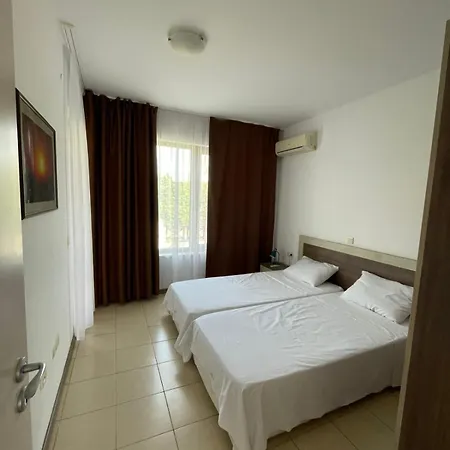 1bd Flat On The With Parking By Flat Mаnager 公寓 切尔诺莫雷茨